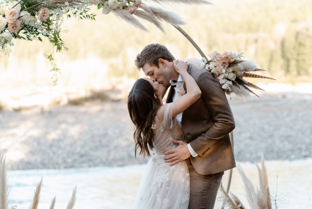 A Washington elopement on the river